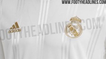 Detalle del escudo de la camiseta retro del Real Madrid