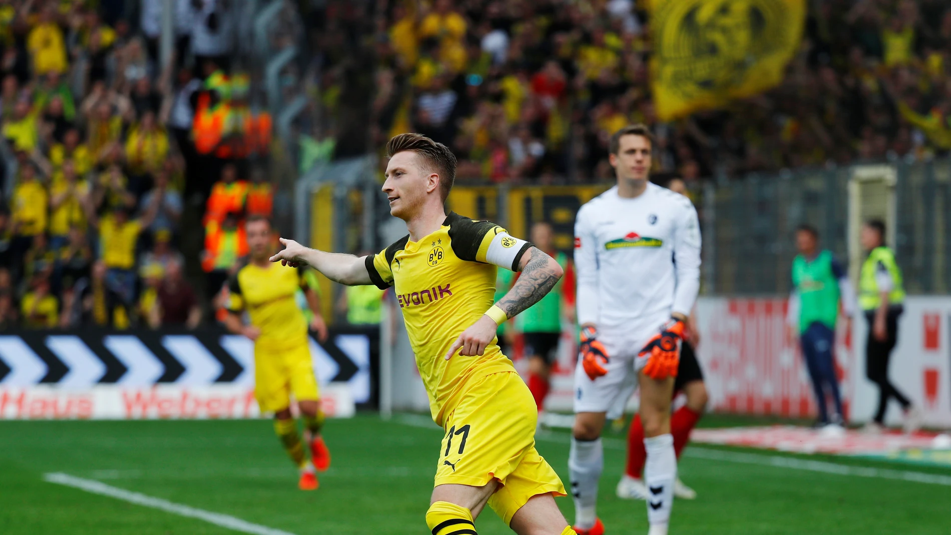 Marco Reus celebra un gol ante el Friburgo Marco Reus celebra un gol ante el Friburgo