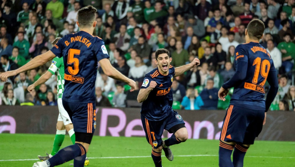 Guedes celebra un gol con el Valencia