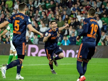 Guedes celebra un gol con el Valencia
