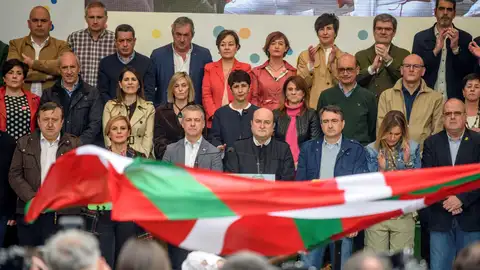 El presidente del PNV, Andoni Ortuzar, ha advertido este domingo que "quien quiera que el PNV se implique en el futuro político del Estado, deberá garantizar el autogobierno vasco y su actualización" El presidente del PNV, Andoni Ortuzar, ha advertido este domingo que "quien quiera que el PNV se implique en el futuro político del Estado, deberá garantizar el autogobierno vasco y su actualización"