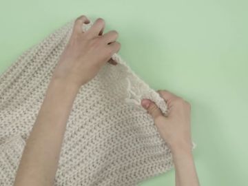 Cómo reparar un enganchón en un jersey de lana 