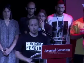 El secretario de las Juventudes Comunistas propone tirar a Felipe VI a los tiburones El secretario de las Juventudes Comunistas propone tirar a Felipe VI a los tiburones