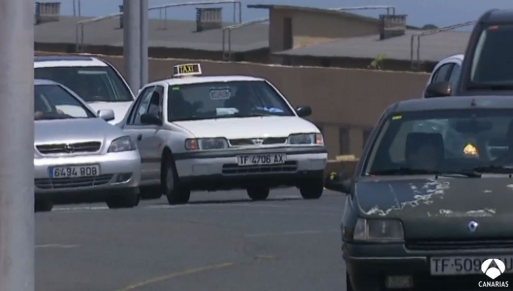 Antena 3 Noticias Canarias (22-04-19) Herido grave un taxista tras ser acuchillado por dos atracadores