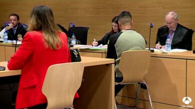 El acusado asegura que murió por una caída en la bañera