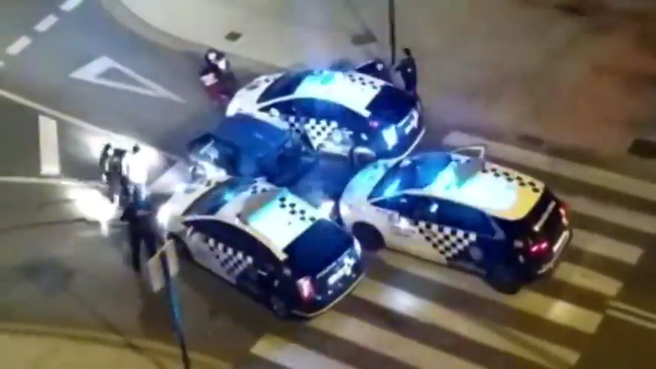 Dos detenidos y dos policías herido durante una persecución con disparos en Granada Dos detenidos y dos policías herido durante una persecución con disparos en Granada