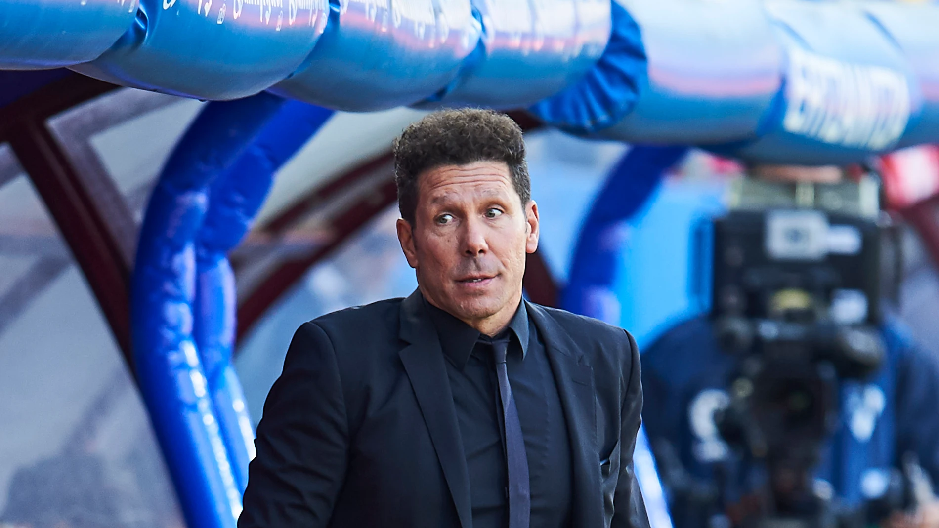 Simeone en el banquillo durante un partido Simeone en el banquillo durante un partido
