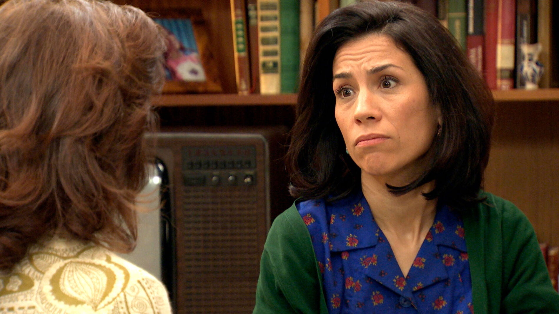 Manolita trata de convencer a Pía de que respete la decisión de Ignacio y María