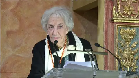 La poeta uruguaya Ida Vitale recibe el Premio Cervantes La poeta uruguaya Ida Vitale recibe el Premio Cervantes