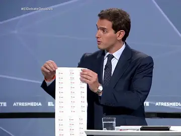 Rivera con la lista de casos de corrupción del PSOE Rivera con la lista de casos de corrupción del PSOE