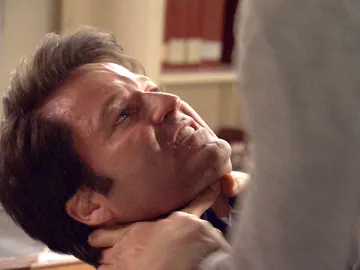 Ana llega a tiempo al brutal enfrentamiento entre Carlos y Gabriel Ana llega a tiempo al brutal enfrentamiento entre Carlos y Gabriel