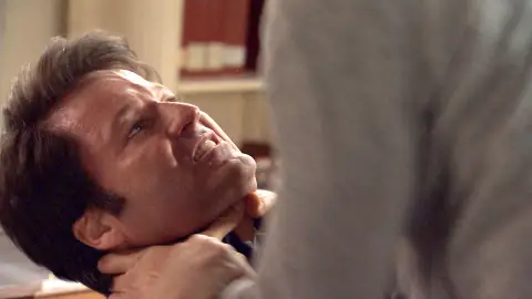 Ana llega a tiempo al brutal enfrentamiento entre Carlos y Gabriel