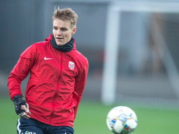 Odegaard durante un entrenamiento con la selección de Noruega