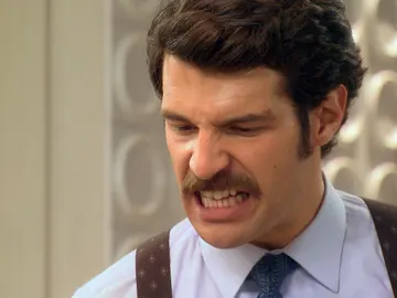 Carlos fulmina plan de su madre Carlos fulmina plan de su madre
