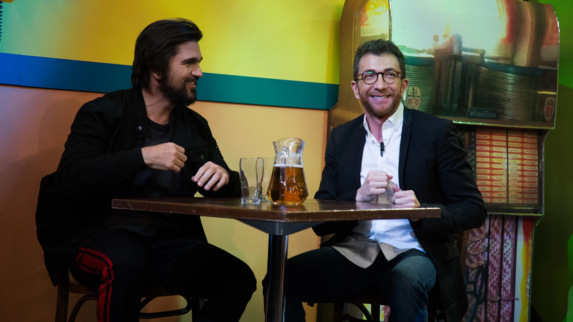 'El Hormiguero 3.0' recrea el videoclip del nuevo single de Juanes, al revés