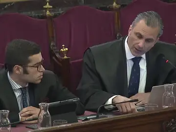 El tribunal 'pone firme' a un mosso independentista El tribunal 'pone firme' a un mosso independentista