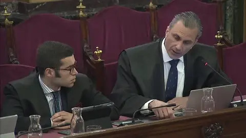 El tribunal 'pone firme' a un mosso independentista El tribunal 'pone firme' a un mosso independentista