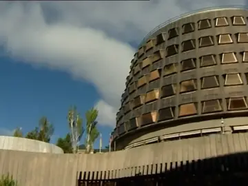 El Constitucional avala la enseñanza en catalán siempre que se garantice aprender el castellano El Constitucional avala la enseñanza en catalán siempre que se garantice aprender el castellano