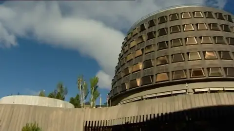 El Constitucional avala la enseñanza en catalán siempre que se garantice aprender el castellano El Constitucional avala la enseñanza en catalán siempre que se garantice aprender el castellano