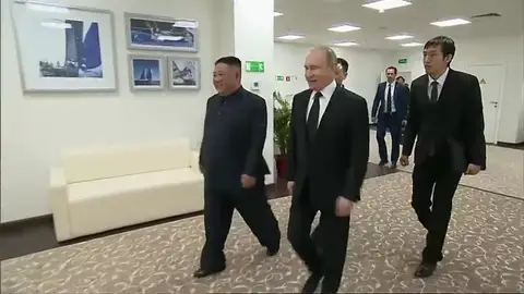 Putin califica de "sustancial" su primer cara a cara con Kim Putin califica de "sustancial" su primer cara a cara con Kim
