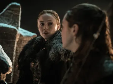 Sansa Stark y Arya Stark en 'Juego de Tronos' Sansa Stark y Arya Stark en 'Juego de Tronos'