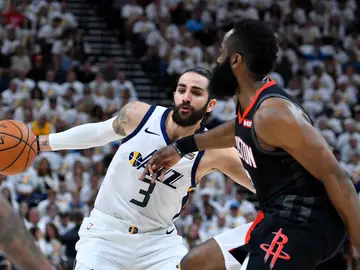 Ricky Rubio y Harden durante un partido de playoffs Ricky Rubio y Harden durante un partido de playoffs