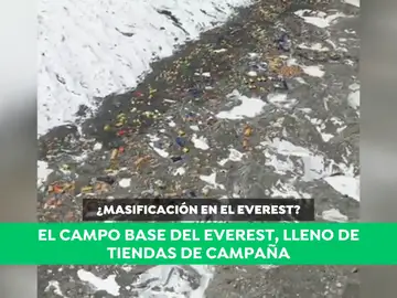 Temporada alta en el 'Resort Everest': la impactante imagen que denuncia un alpinista español Temporada alta en el 'Resort Everest': la impactante imagen que denuncia un alpinista español