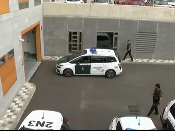 El parricida de Adeje asegura que dejó a su mujer e hijo vivos en la zona de la cueva El parricida de Adeje asegura que dejó a su mujer e hijo vivos en la zona de la cueva