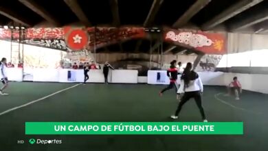 Fútbol bajo un puente: así lucha el deporte contra la marginación de los niños en Egipto