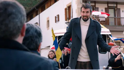 Asier se enfrenta a la cuadrilla muy enfadada por la masiva visita de turistas a Donosti Asier se enfrenta a la cuadrilla muy enfadada por la masiva visita de turistas a Donosti