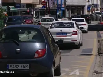 Una taxista evita un atraco encerrando al asaltante dentro del coche Una taxista evita un atraco encerrando al asaltante dentro del coche