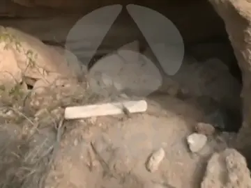 Así es el interior de la cueva de Adeje donde presunto parricida asesinó su mujer y su hijo mayor. Así es el interior de la cueva de Adeje donde presunto parricida asesinó su mujer y su hijo mayor.