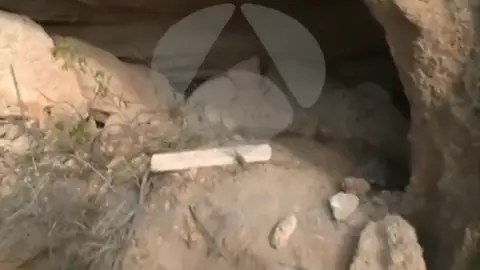 Así es el interior de la cueva de Adeje donde presunto parricida asesinó su mujer y su hijo mayor. Así es el interior de la cueva de Adeje donde presunto parricida asesinó su mujer y su hijo mayor.