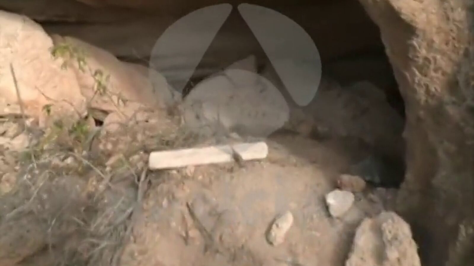 Así es el interior de la cueva de Adeje donde el presunto parricida asesinó su mujer y su hijo