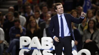 Casado insta a vota con la cabeza el 28A y no dar al PP por 
