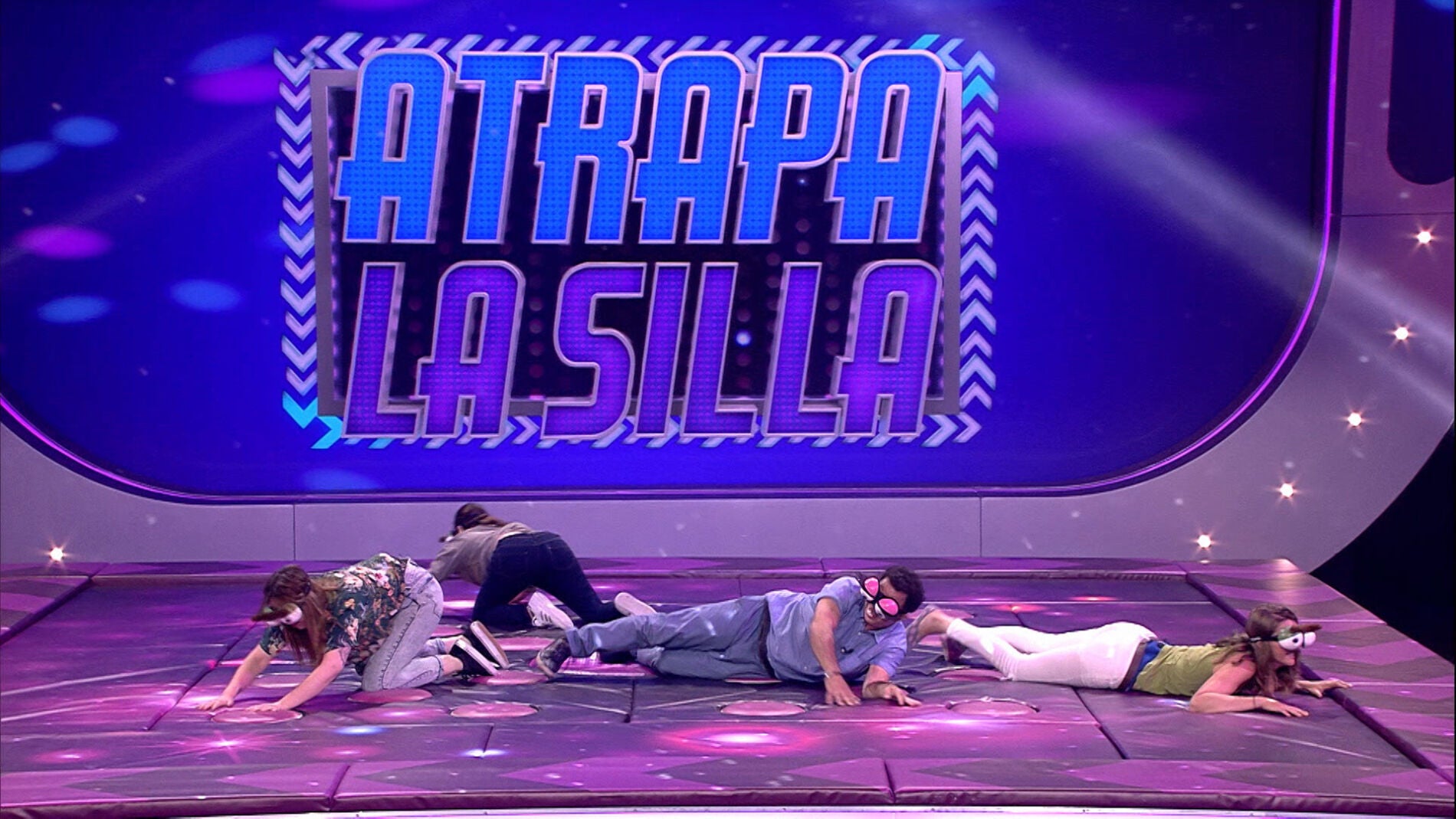 El despiste de los concursantes en 'Atrapa la silla' deja sin palabras a Silvia Abril 