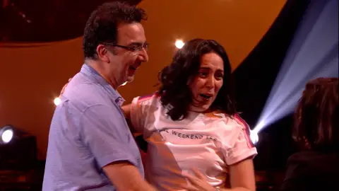 Los grandes futbolistas de todos los tiempos le dan 50.000 euros a Carlos en 'Juego de juegos' Los grandes futbolistas de todos los tiempos le dan 50.000 euros a Carlos en 'Juego de juegos'