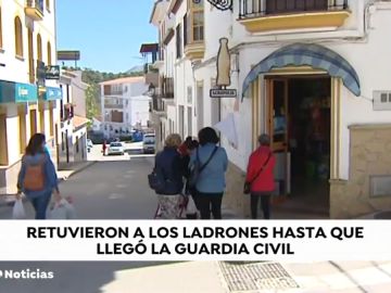 Los vecinos de la localidad malagueña de los Ardales evitan un atraco y retienen a los ladrones