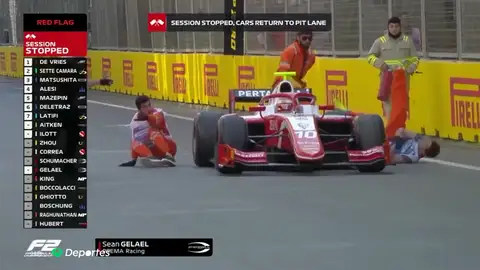 El atropello sincronizado de un coche de Fórmula 2 a dos mecánicos durante el GP de Azerbaiyán El atropello sincronizado de un coche de Fórmula 2 a dos mecánicos durante el GP de Azerbaiyán