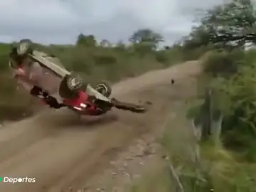 Tensión en el rally de Argentina: brutal accidente con varias vueltas de campana del finlandés Lappi Tensión en el rally de Argentina: brutal accidente con varias vueltas de campana del finlandés Lappi