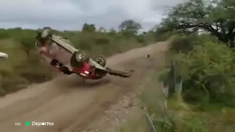 Tensión en el rally de Argentina: brutal accidente con varias vueltas de campana del finlandés Lappi Tensión en el rally de Argentina: brutal accidente con varias vueltas de campana del finlandés Lappi