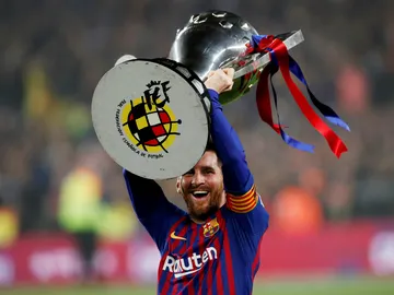 Lionel Messi, con la copa de la Liga Lionel Messi, con la copa de la Liga