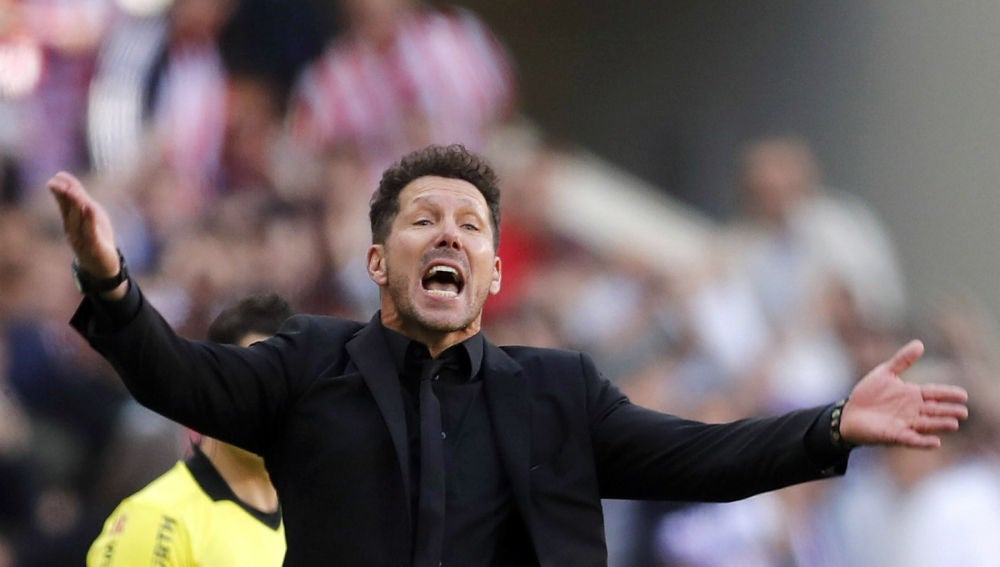 Diego Simeone, dando instrucciones