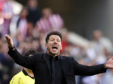 Diego Simeone, dando instrucciones Diego Simeone, dando instrucciones