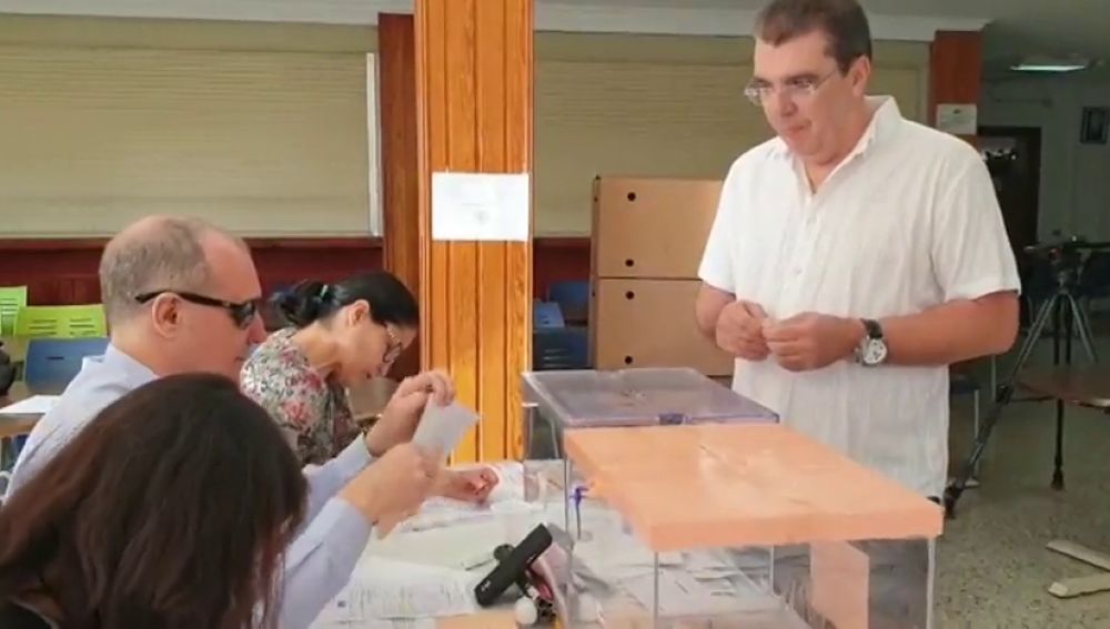 Una persona sordociega se convierte en presidente de una mesa electoral por primera vez