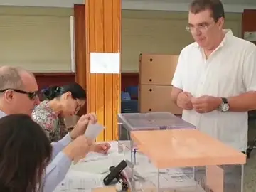 Una persona sordociega se convierte en presidente de una mesa electoral por primera vez Una persona sordociega se convierte en presidente de una mesa electoral por primera vez