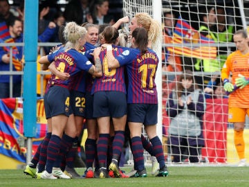 El Barcelona femenino celebra un gol ante el Bayern