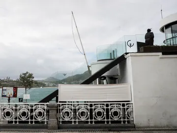 Vista del exterior de una conocida discoteca de San Sebastián donde se ha producido una pelea Vista del exterior de una conocida discoteca de San Sebastián donde se ha producido una pelea