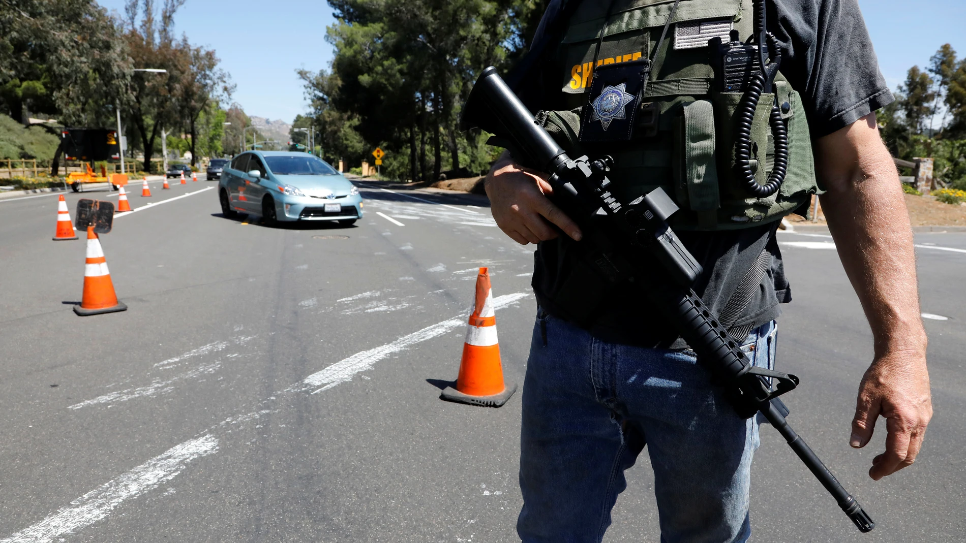 Un muerto y tres heridos en un ataque a una Sinagoga en California Un muerto y tres heridos en un ataque a una Sinagoga en California