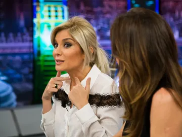 El espectacular masaje de Pablo Motos a Sandra Golpe en ‘El Hormiguero 3.0’ El espectacular masaje de Pablo Motos a Sandra Golpe en ‘El Hormiguero 3.0’